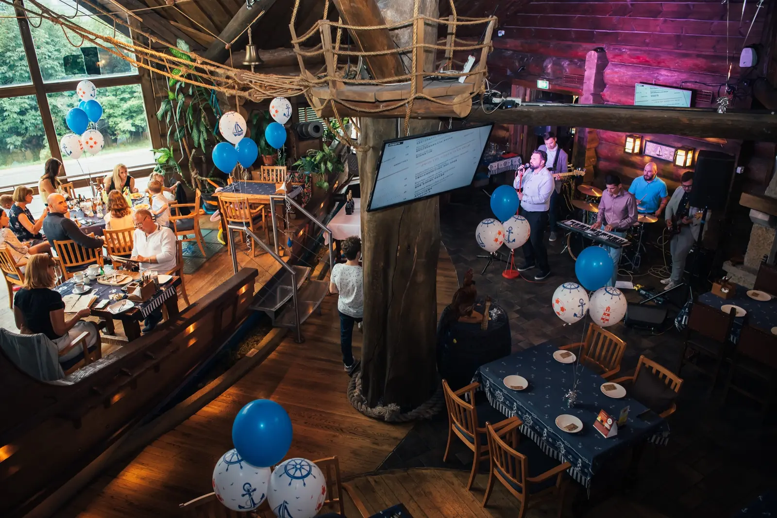 Firmaüritus elava muusikaga Talleke ja Pullike restoranis